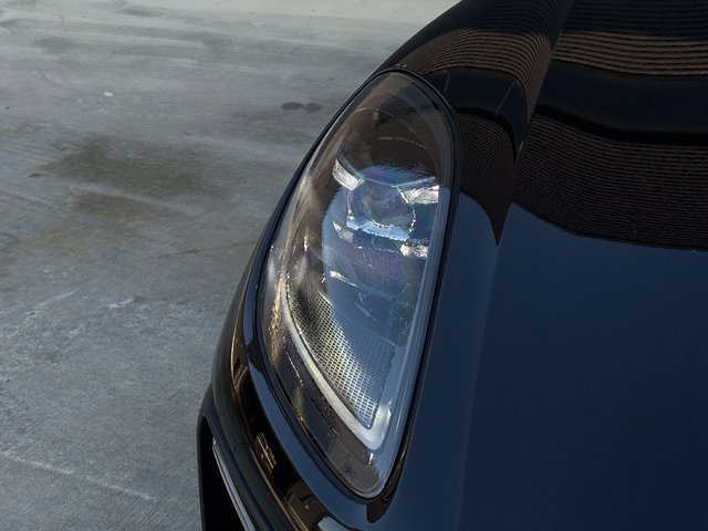 Certified 2025 Porsche Macan GTS image 12