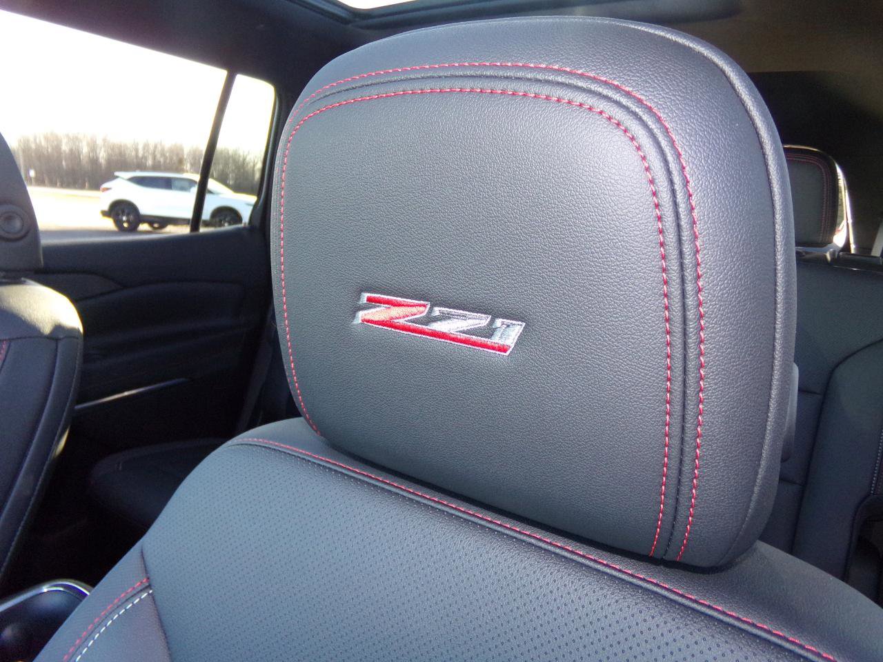 Used 2025 Chevrolet Traverse Z71 image 26