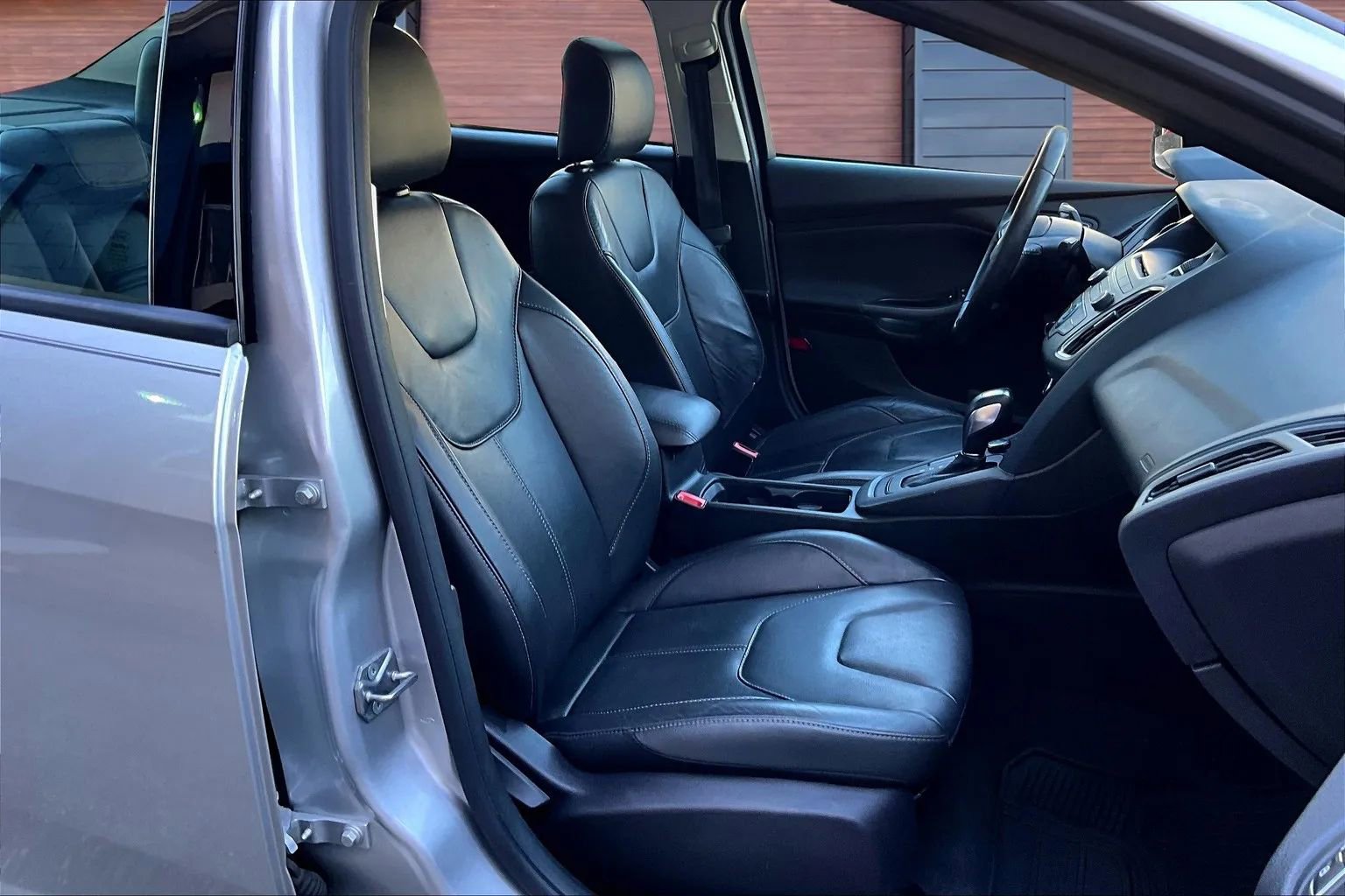 Used 2016 Ford Focus SE w/ Equipment Group 201A image 6