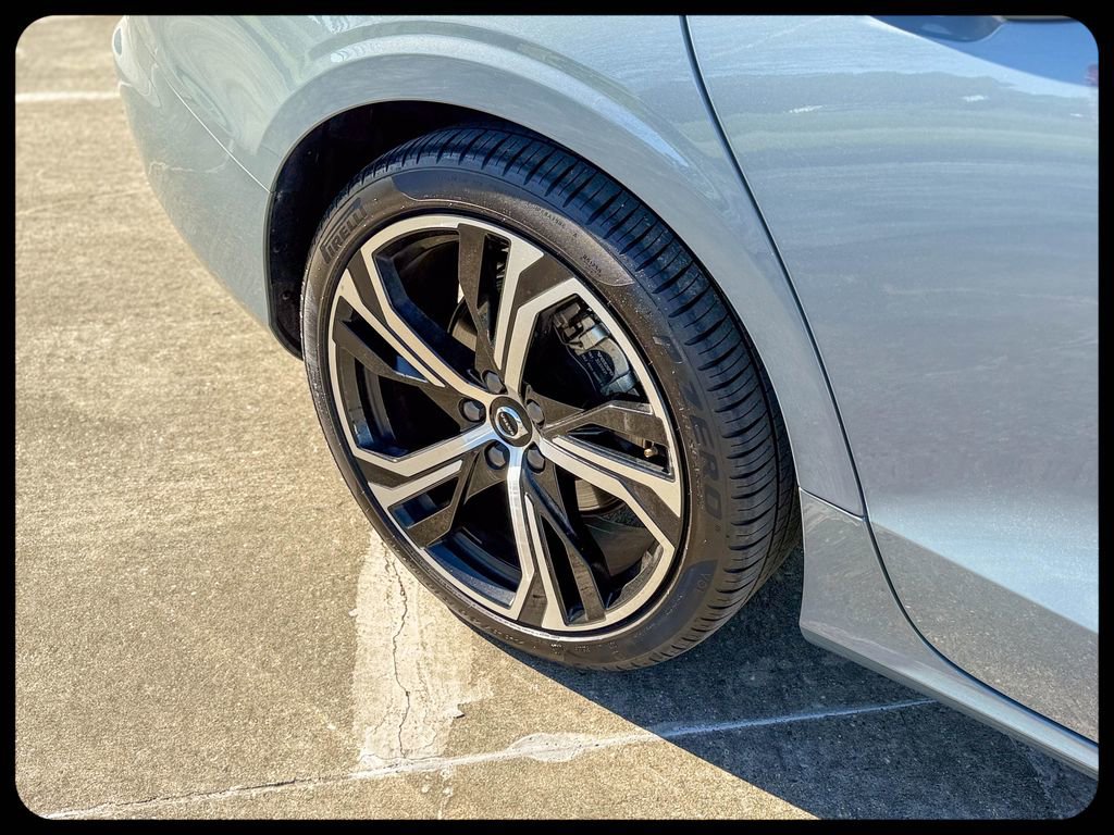 Used 2024 Volvo S60 B5 Core image 7