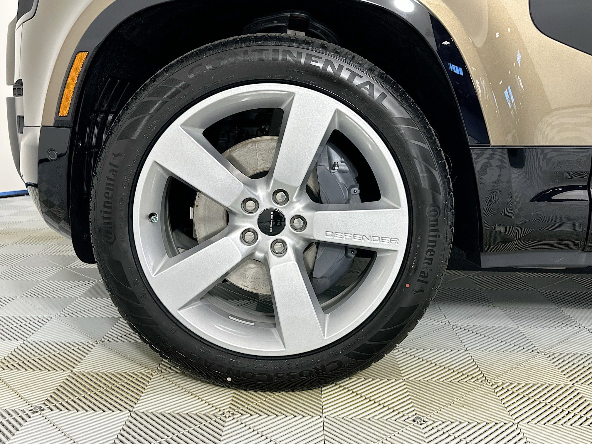 Used 2026 Land Rover Defender 110 X-Dynamic SE image 9