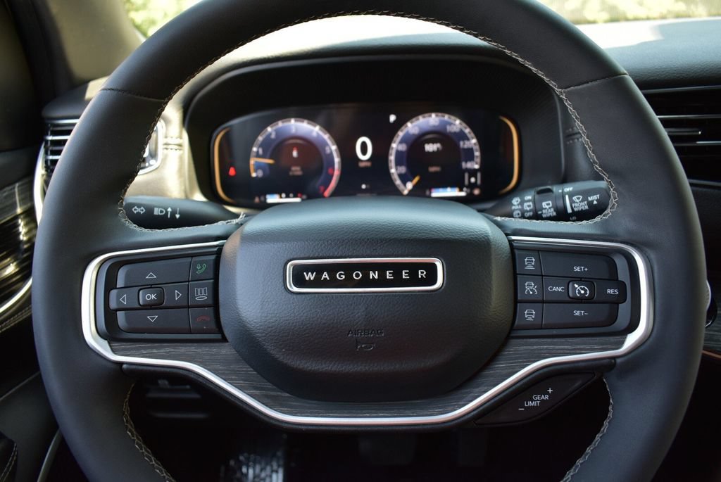 Used 2022 Jeep Wagoneer Series II AWD/4WD image 16