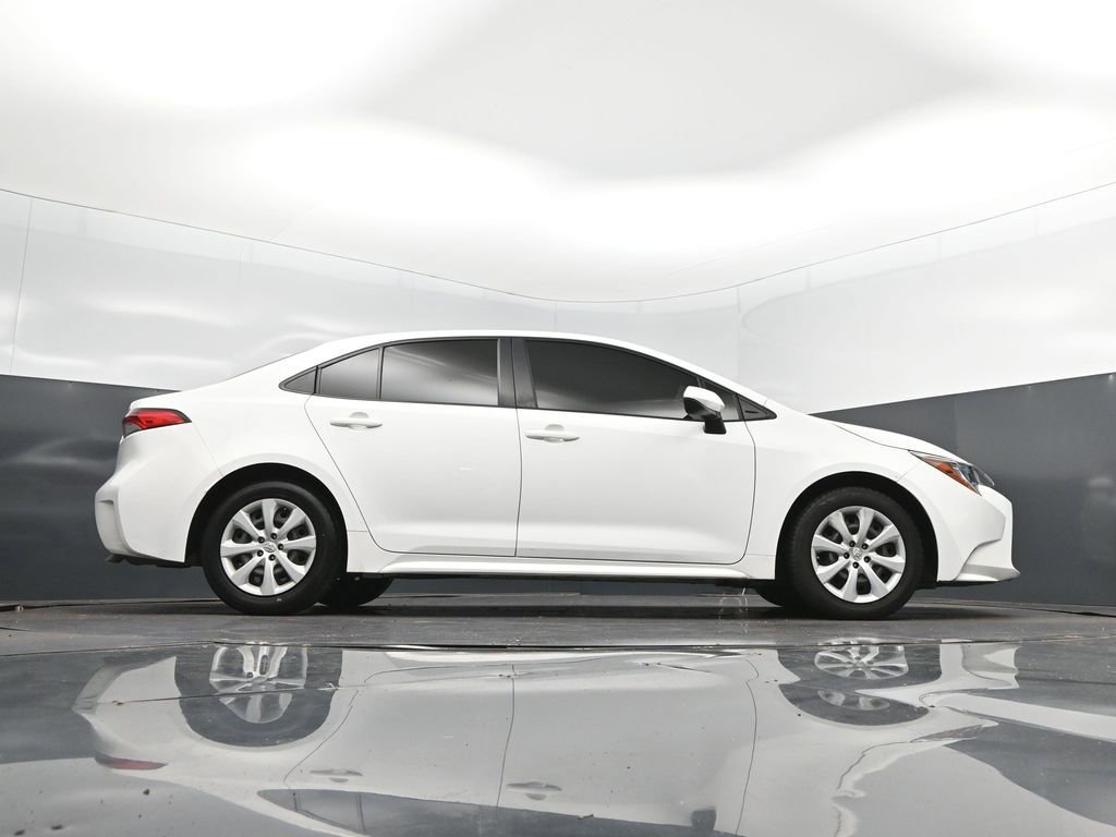 Used 2022 Toyota Corolla LE FWD image 44