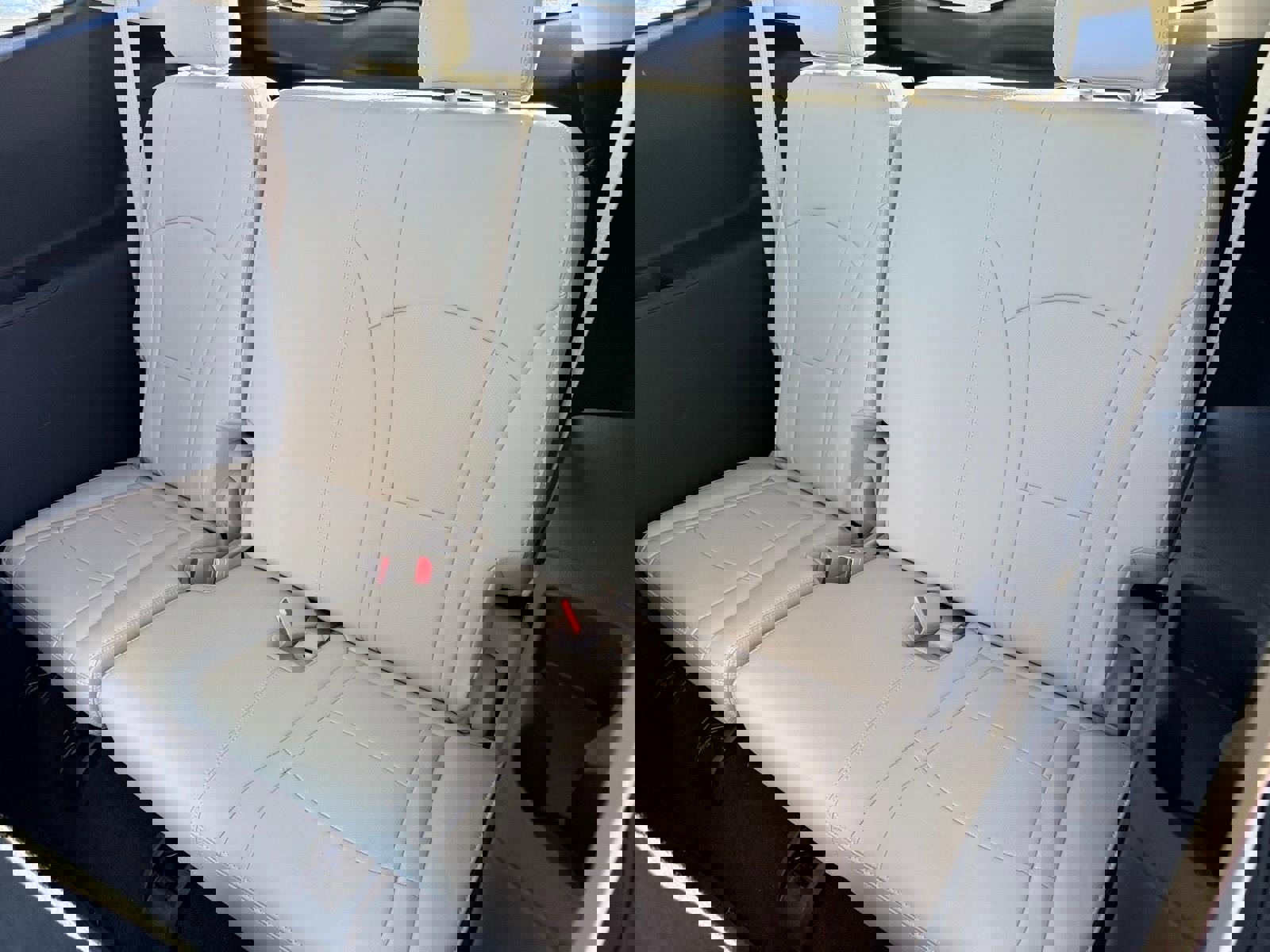 Used 2024 Buick Enclave Essence w/ Technology Package image 7