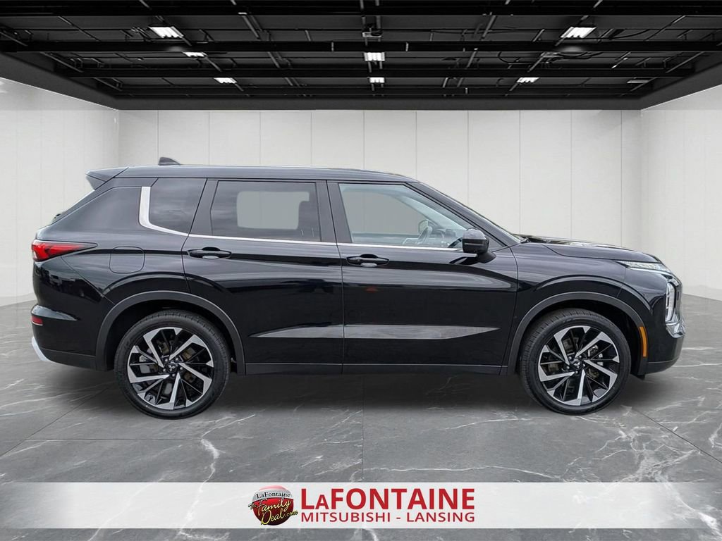 Used 2024 Mitsubishi Outlander SE AWD/4WD image 6