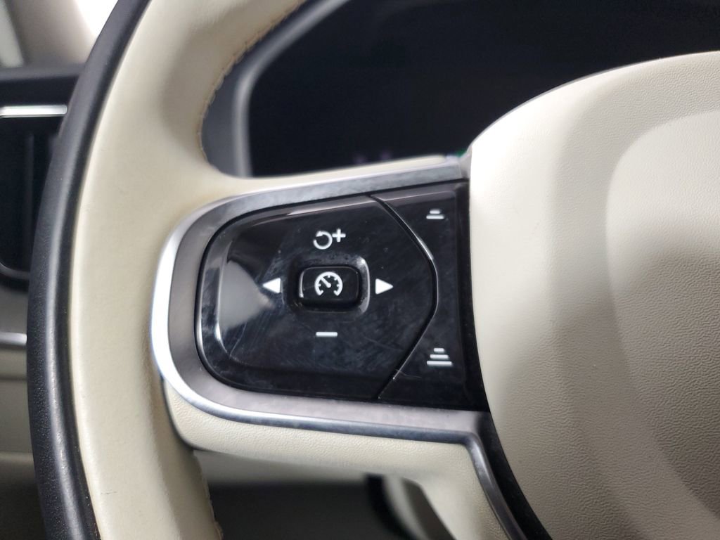 Certified 2023 Volvo XC60 B5 Plus w/ Protection Package Premier AWD/4WD image 26