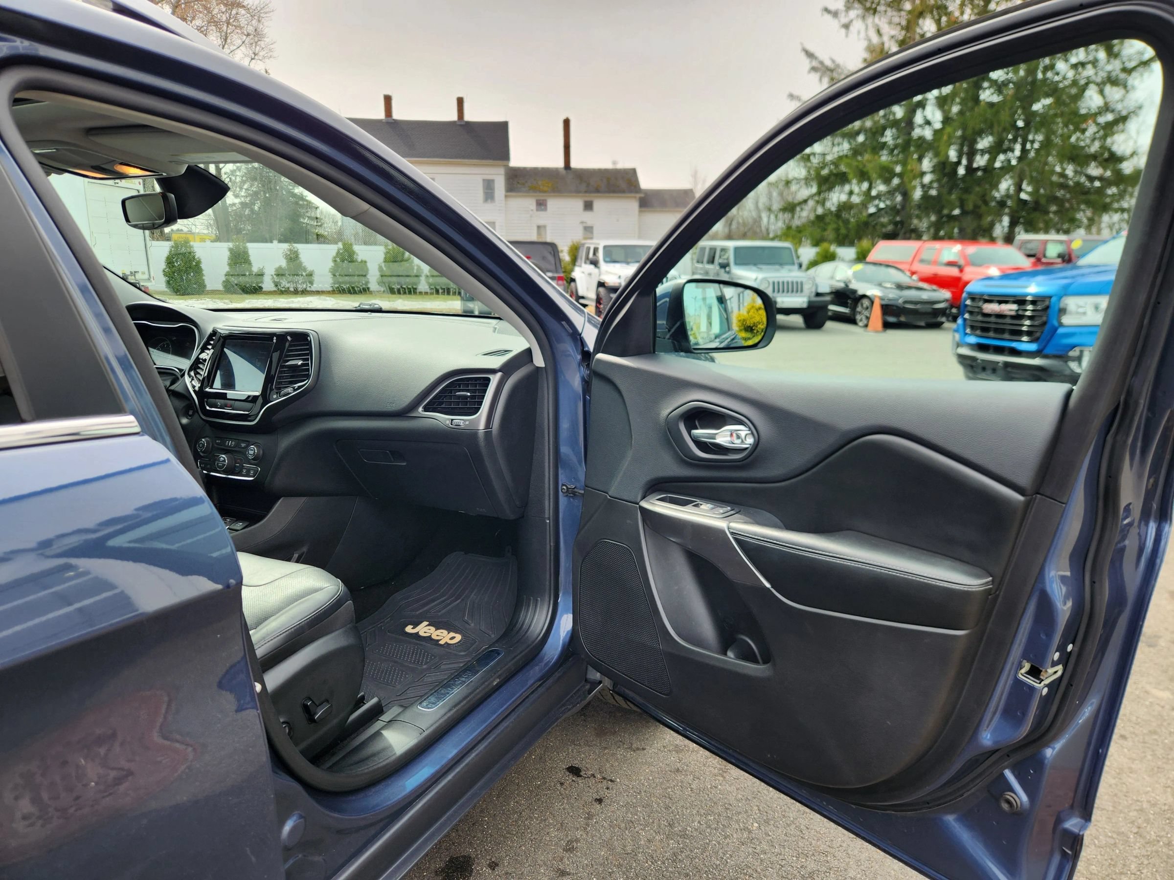 Used 2019 Jeep Cherokee Limited AWD/4WD image 44