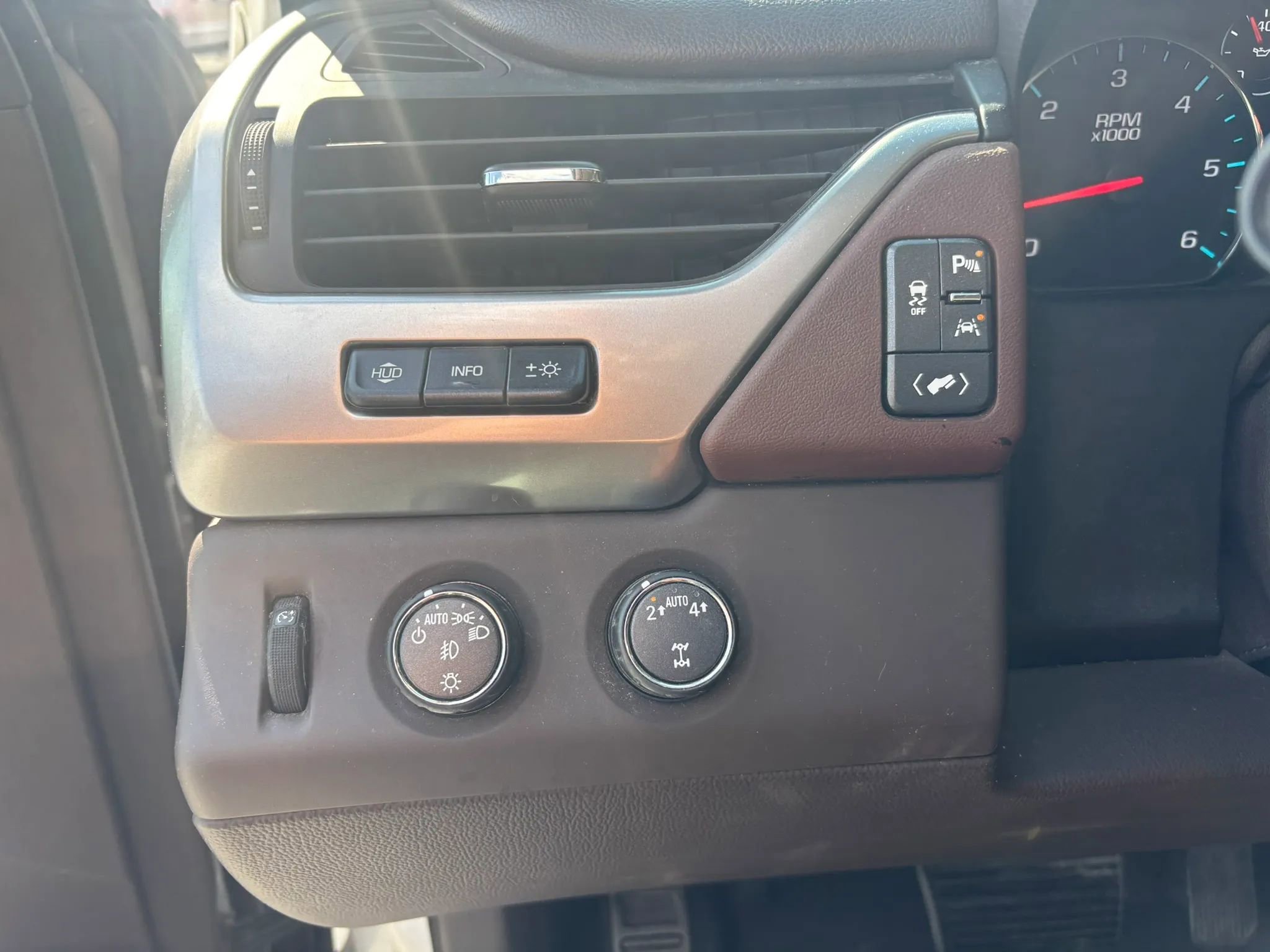 Used 2017 Chevrolet Suburban Premier AWD/4WD image 22