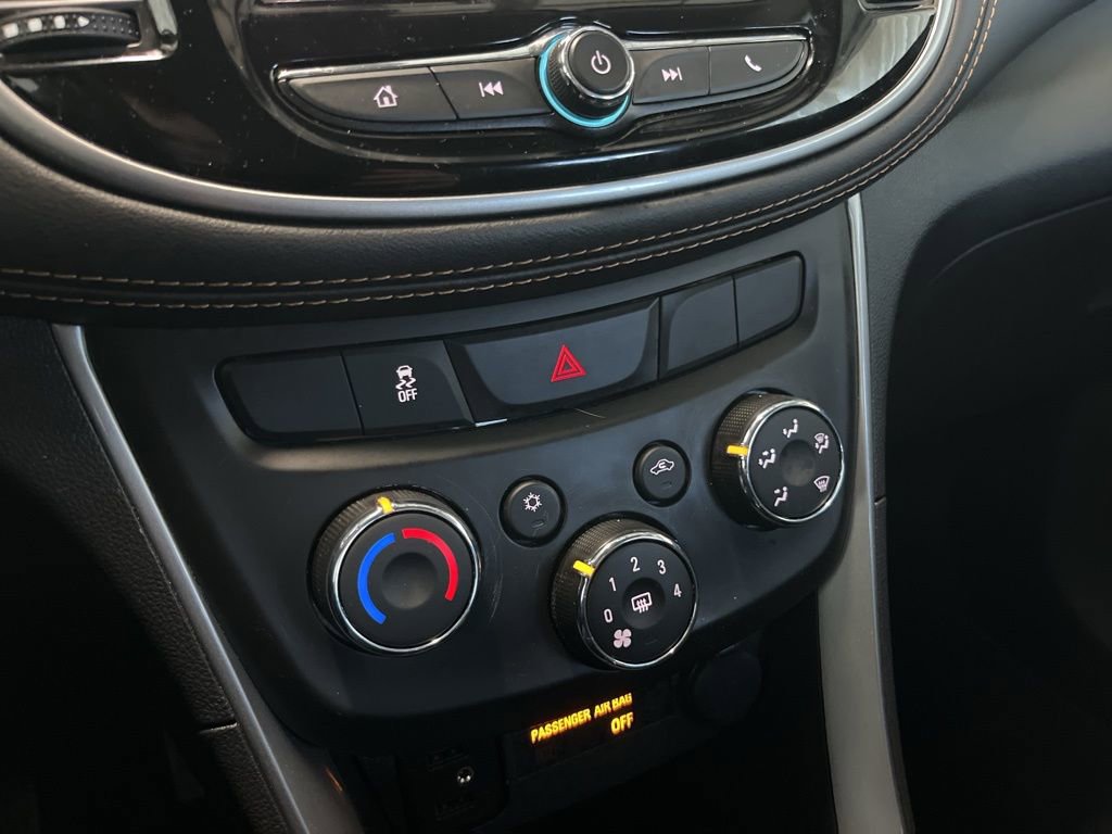 Used 2022 Chevrolet Trax LT w/ LT Convenience Package image 14