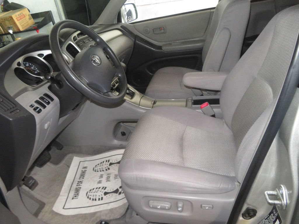 Used 2004 Toyota Highlander 4WD V6 image 13