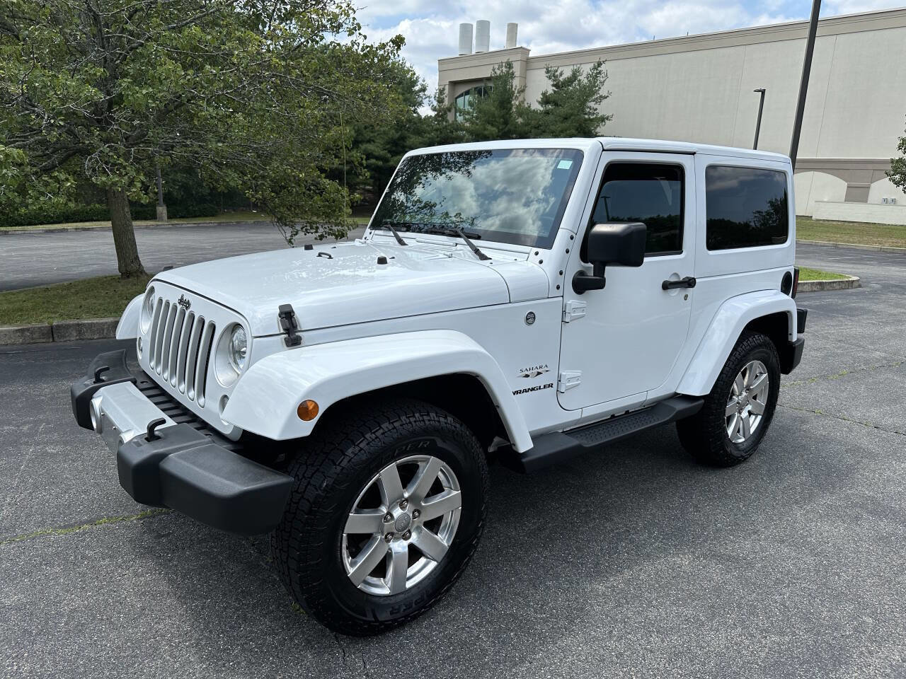 Used 2016 Jeep Wrangler Sahara w/ Connectivity Group image 5