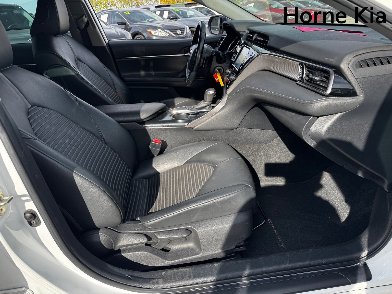 Used 2020 Toyota Camry SE image 25