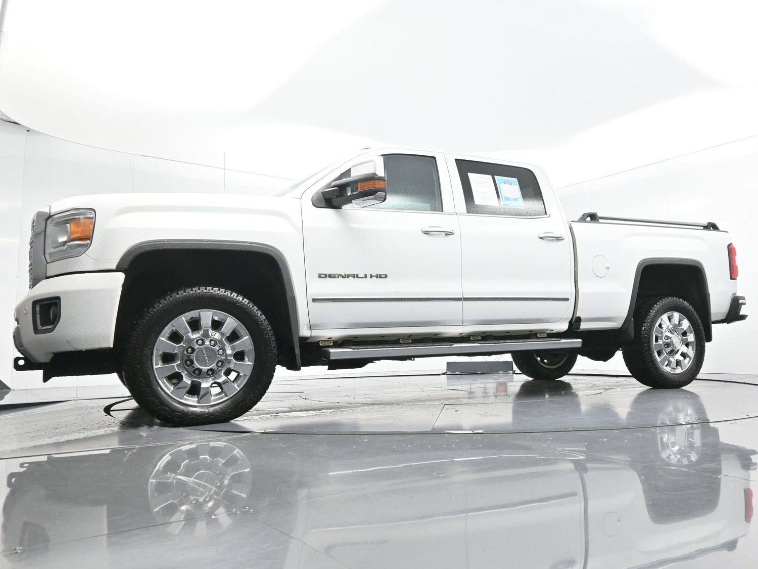 Used 2019 GMC Sierra 2500 Denali w/ Duramax Plus Package AWD/4WD image 46