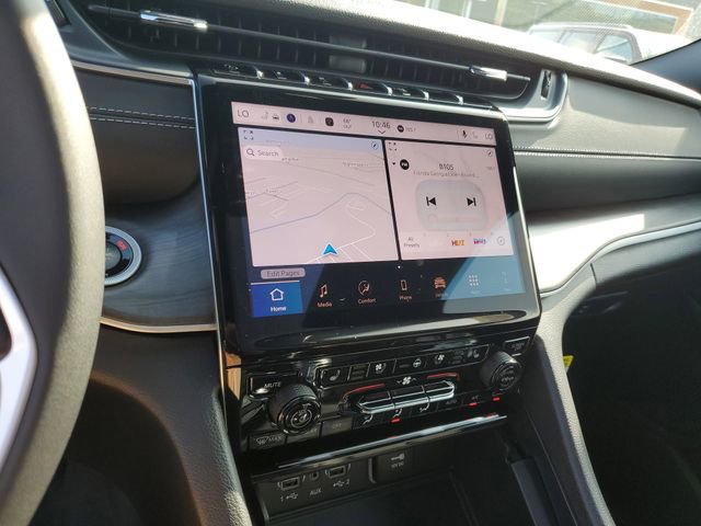 New 2025 Jeep Grand Cherokee Limited w/ Luxury Tech Group II image 10