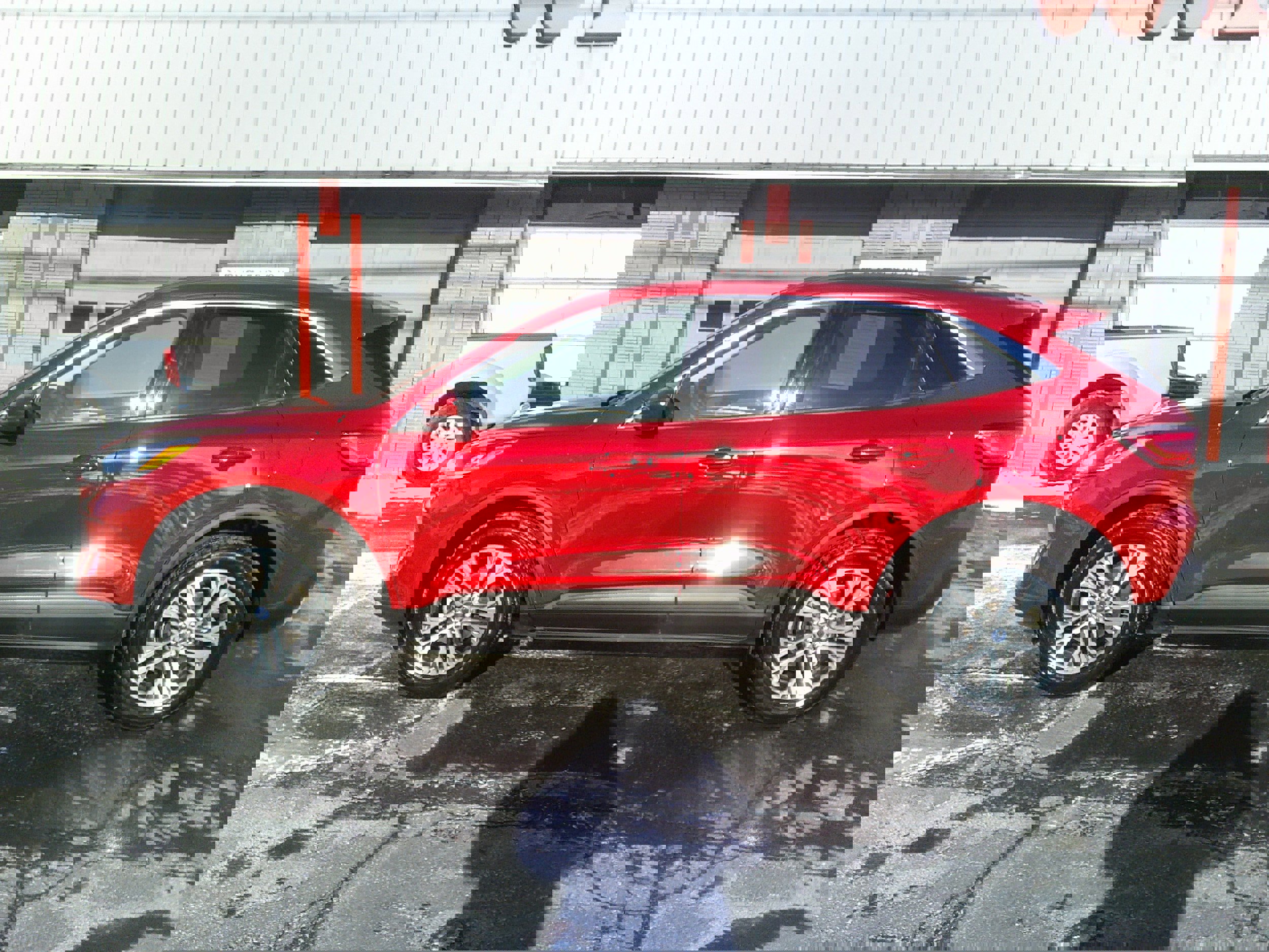 Used 2022 Ford Escape SEL AWD/4WD image 2