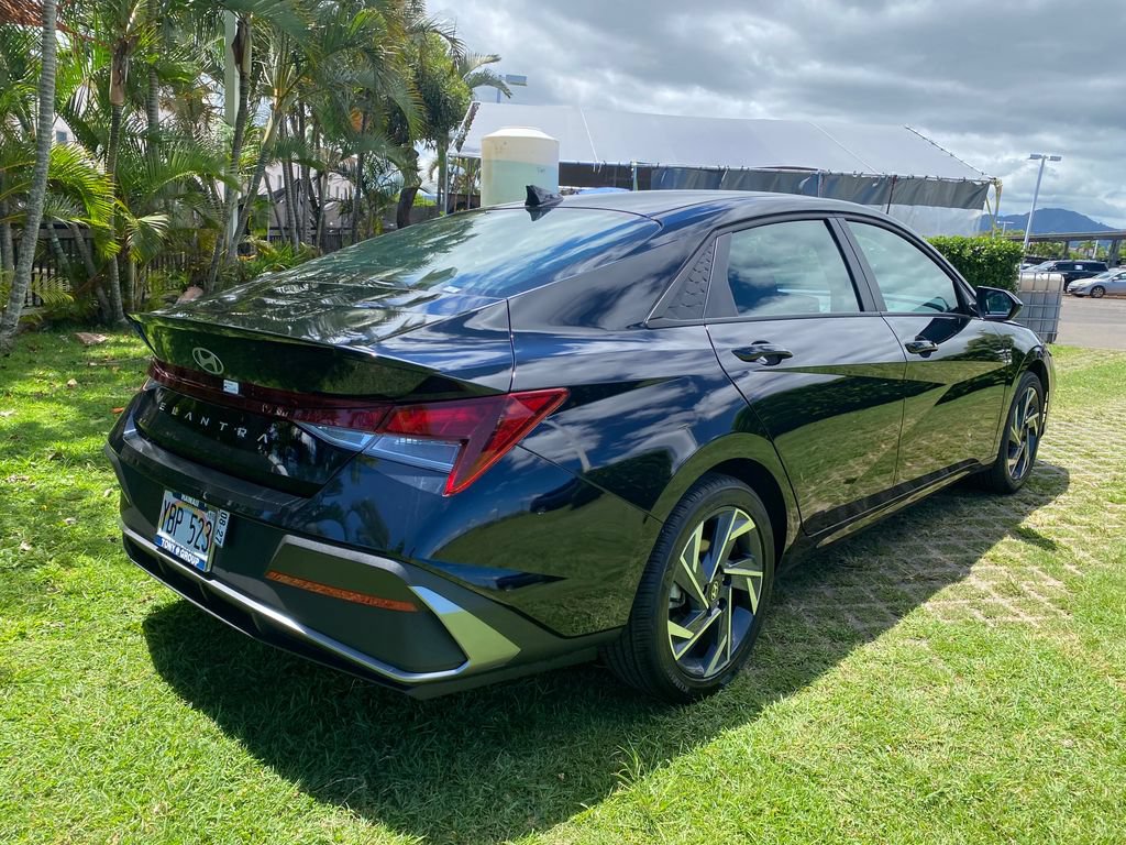 Certified 2025 Hyundai Elantra Sport FWD image 7