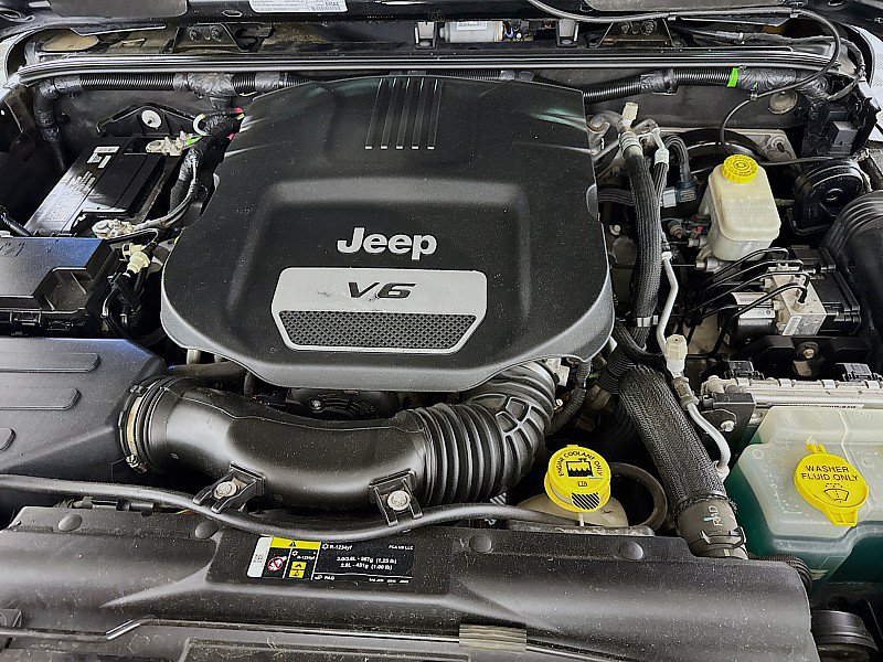 Used 2017 Jeep Wrangler Unlimited Sahara w/ Connectivity Group AWD/4WD image 26