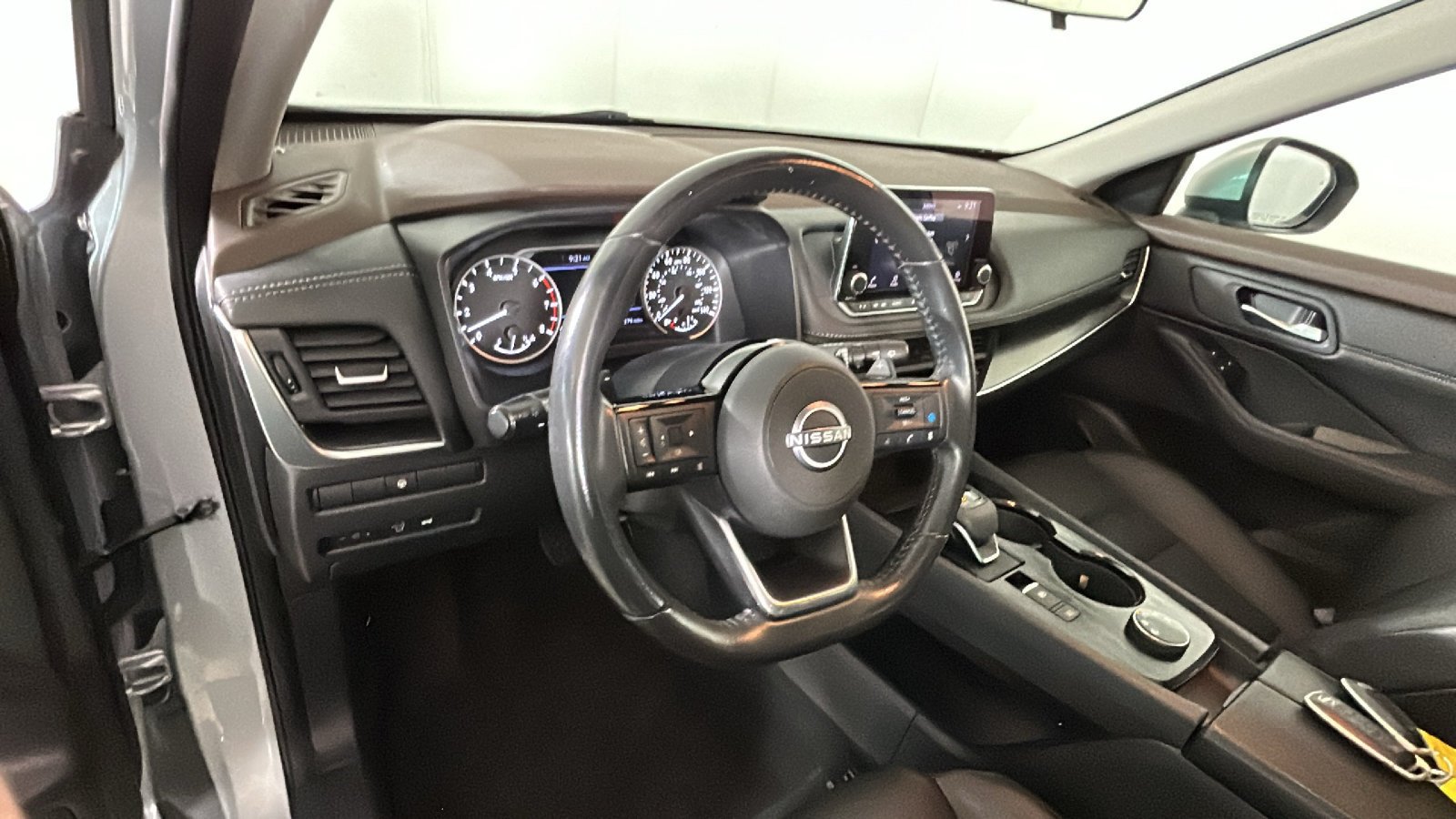 Used 2023 Nissan Rogue SV w/ SV Premium B Package AWD/4WD image 17