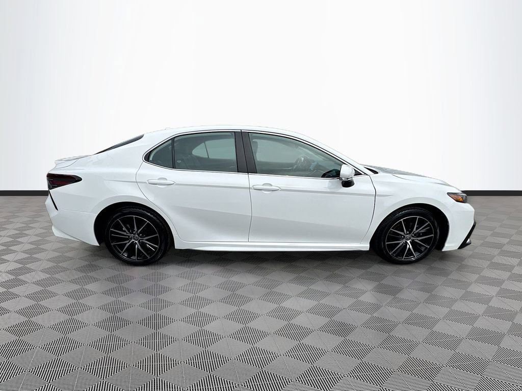 Used 2024 Toyota Camry SE image 28