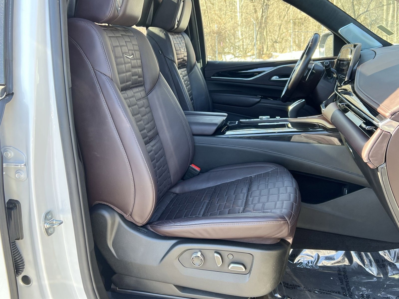 Used 2024 Cadillac Escalade ESV V w/ Heavy-Duty Trailer Package image 27