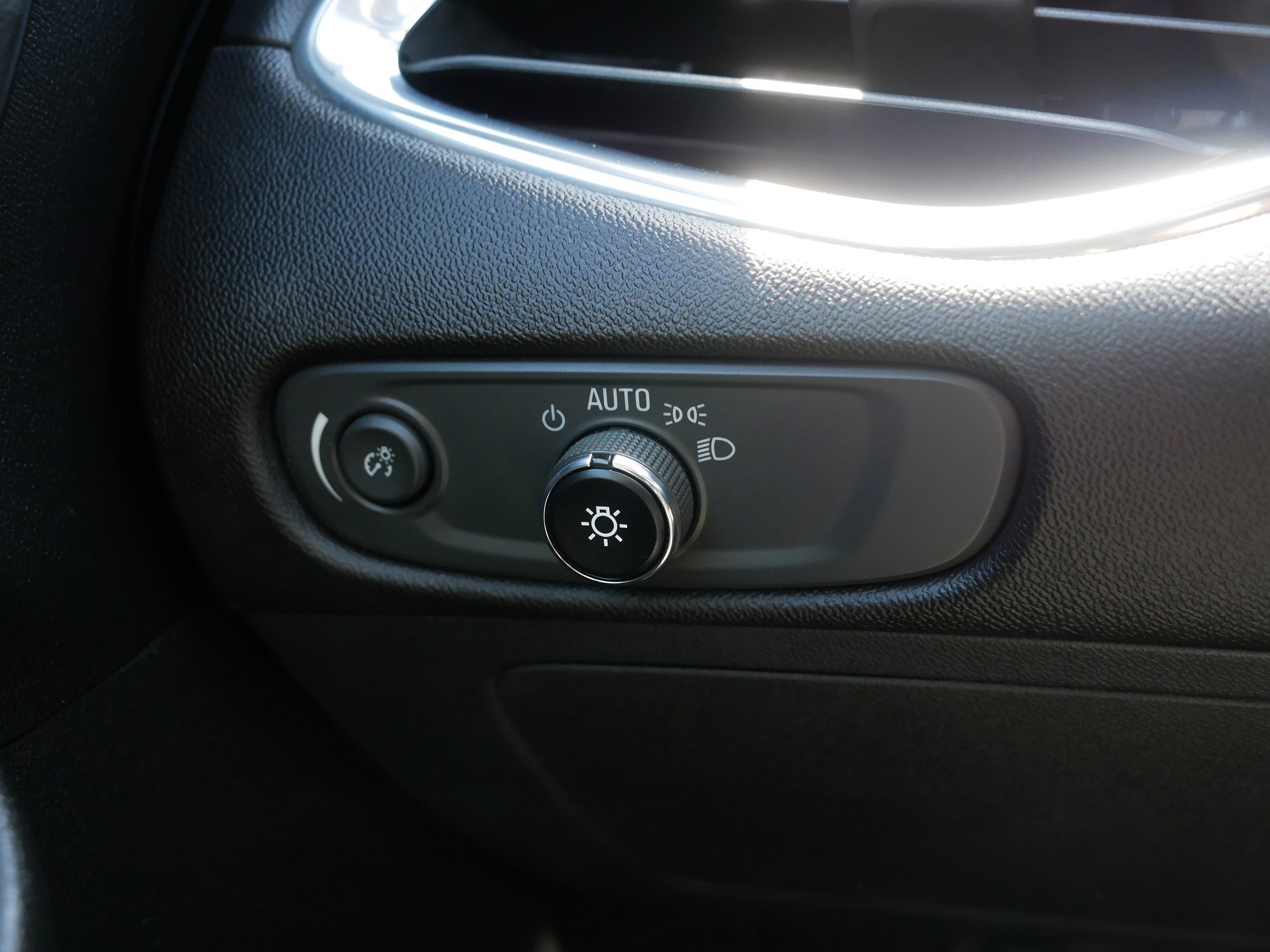 Used 2017 Chevrolet Malibu LT w/ Leather Package FWD image 26