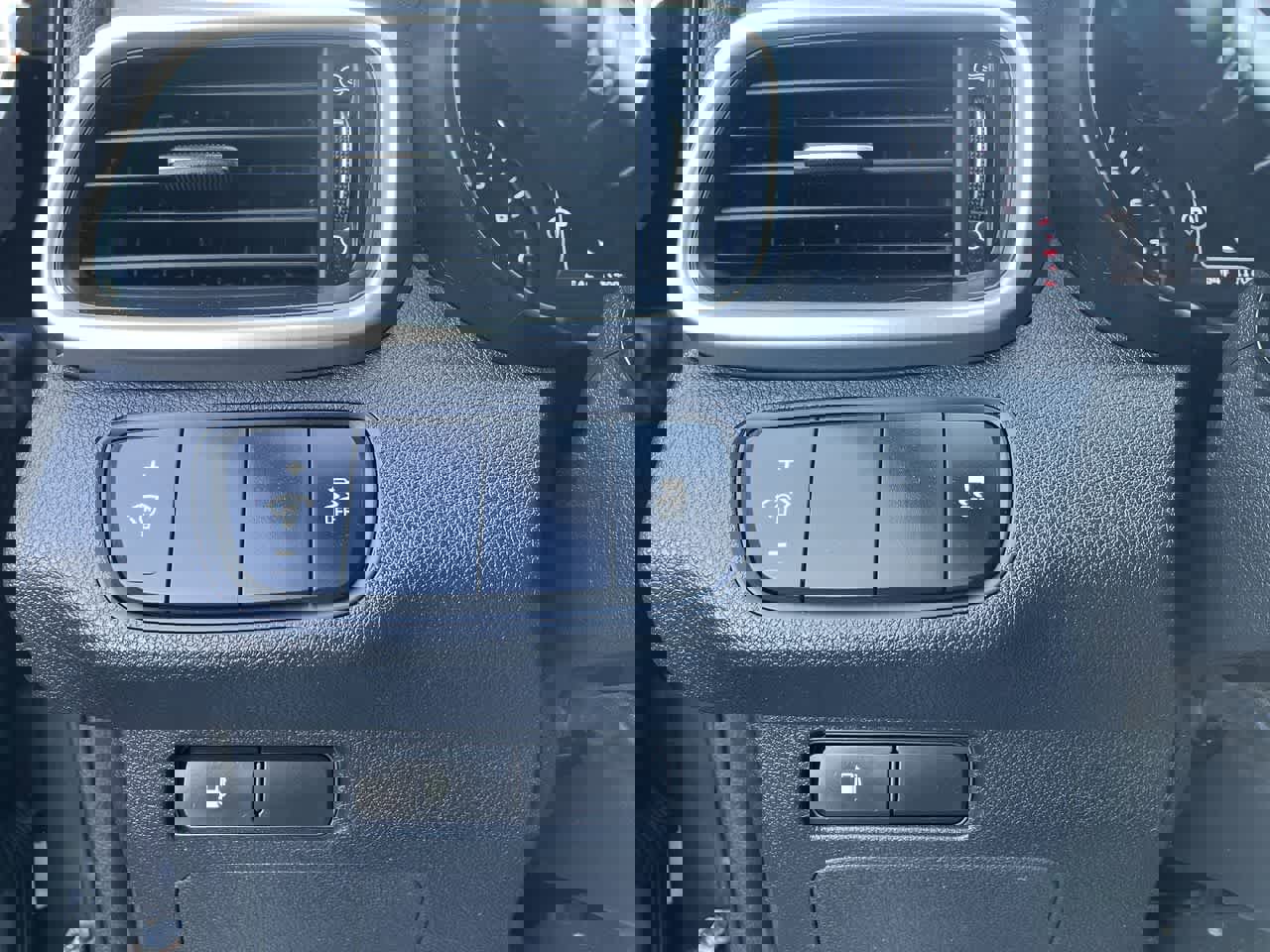 Used 2018 Kia Sorento LX AWD/4WD image 26