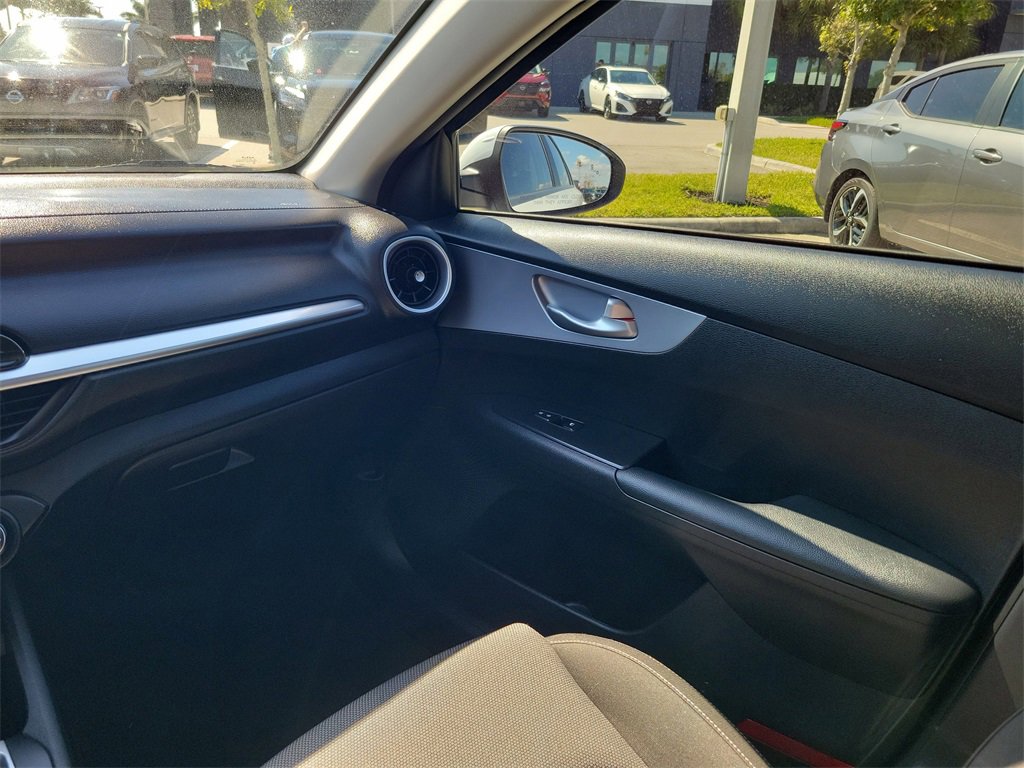 Used 2023 Kia Forte LXS w/ LXS Technology Package image 17