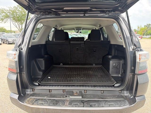 Used 2018 Toyota 4Runner SR5 AWD/4WD image 16