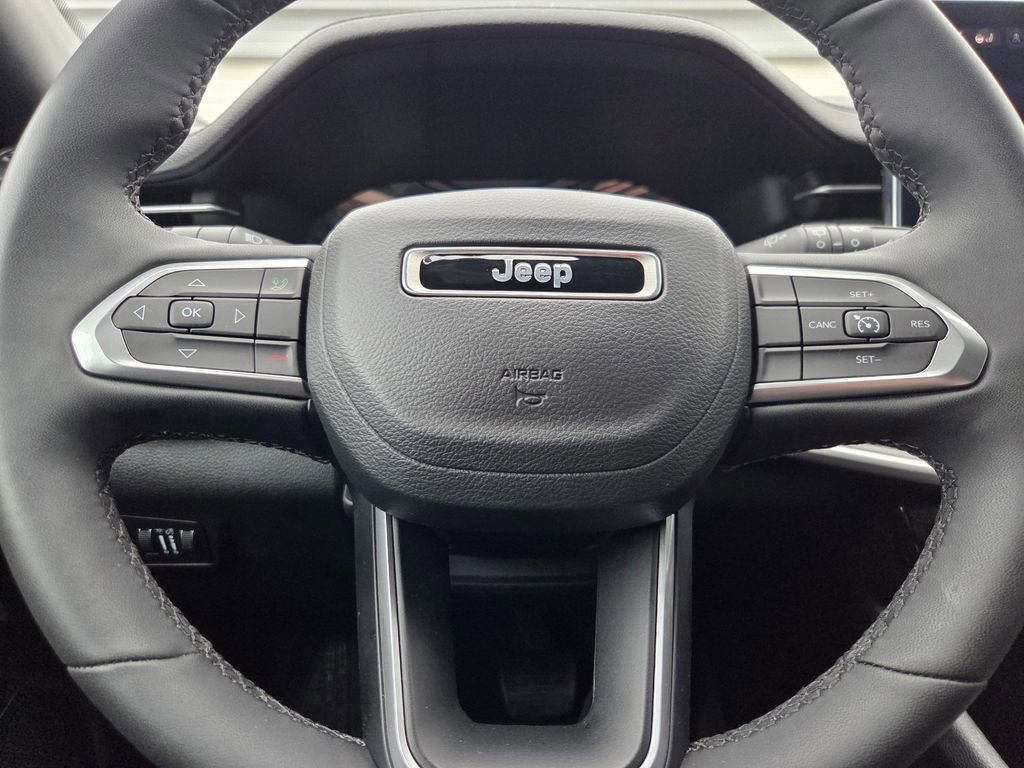 Used 2023 Jeep Compass Latitude image 7