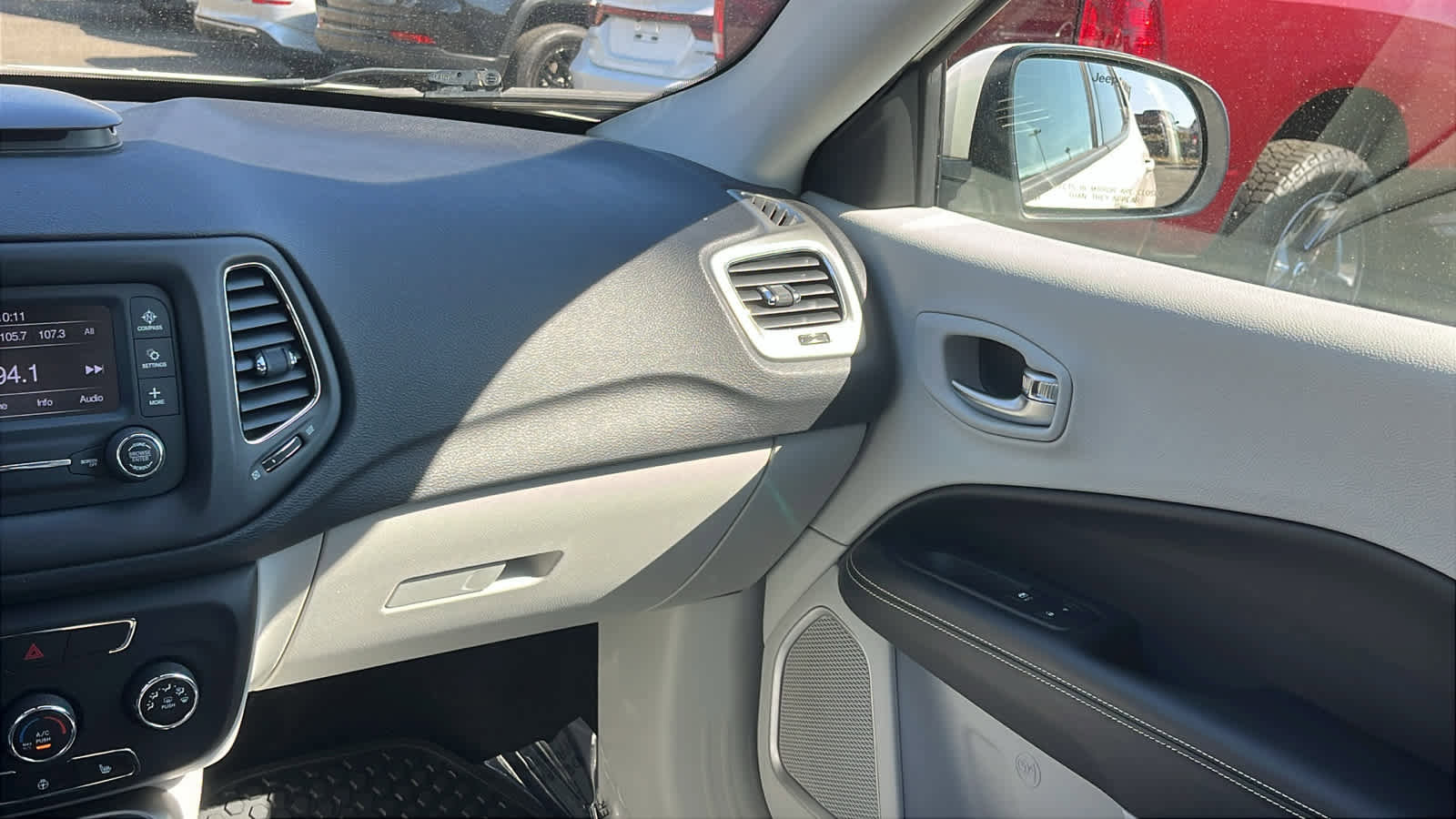 Used 2017 Jeep Compass Latitude w/ Cold Weather Group image 26