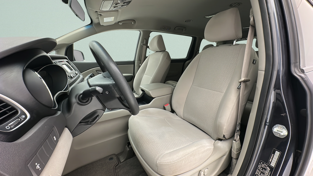 Used 2017 Kia Sedona LX FWD image 15