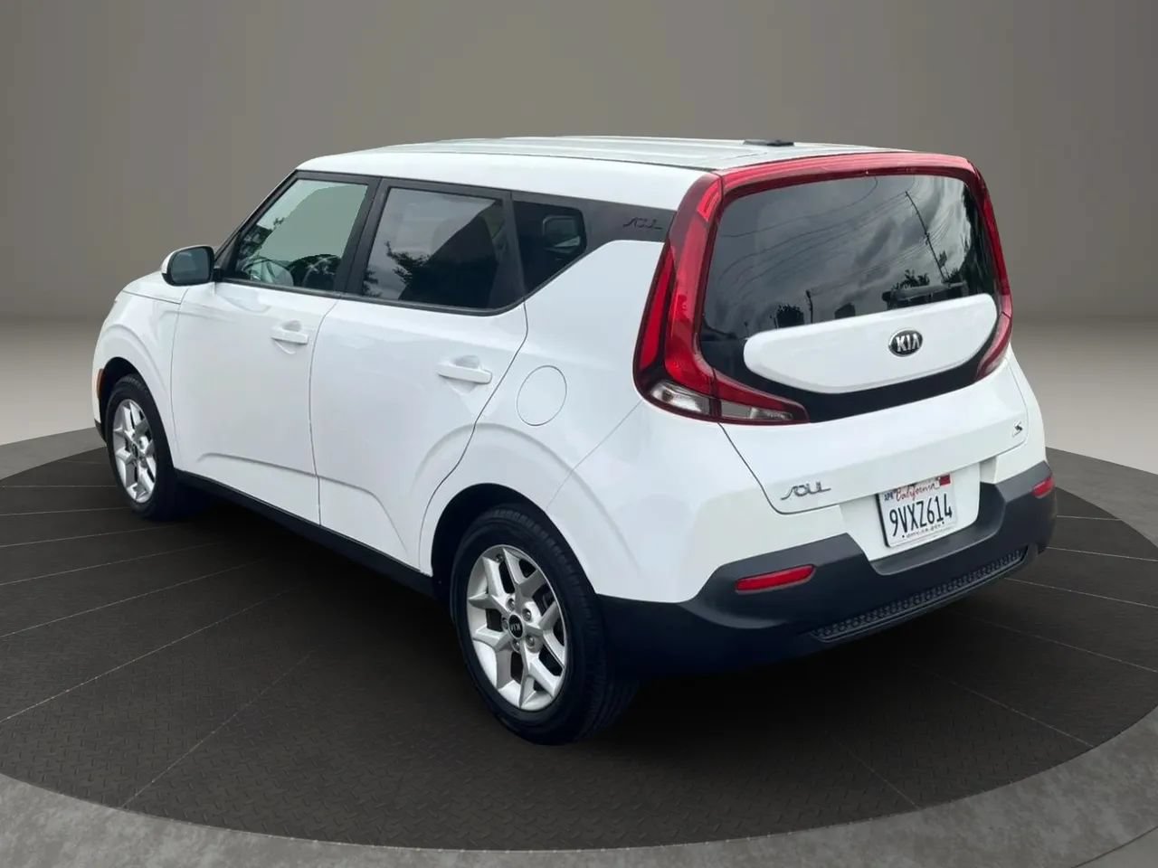 Used 2020 Kia Soul S FWD image 7