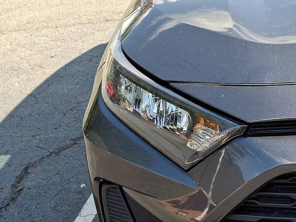 Used 2022 Toyota RAV4 LE FWD image 3
