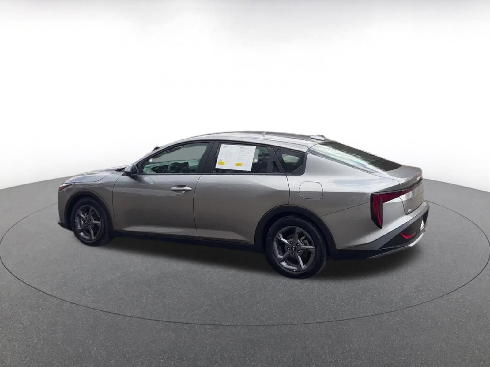 Used 2025 Kia K4 LXS image 10