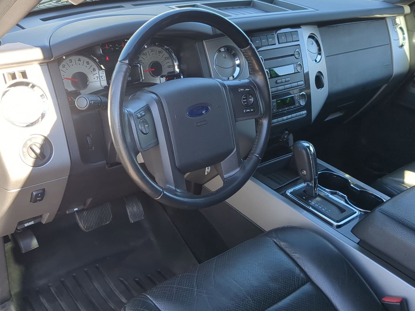 Used 2011 Ford Expedition Limited image 14