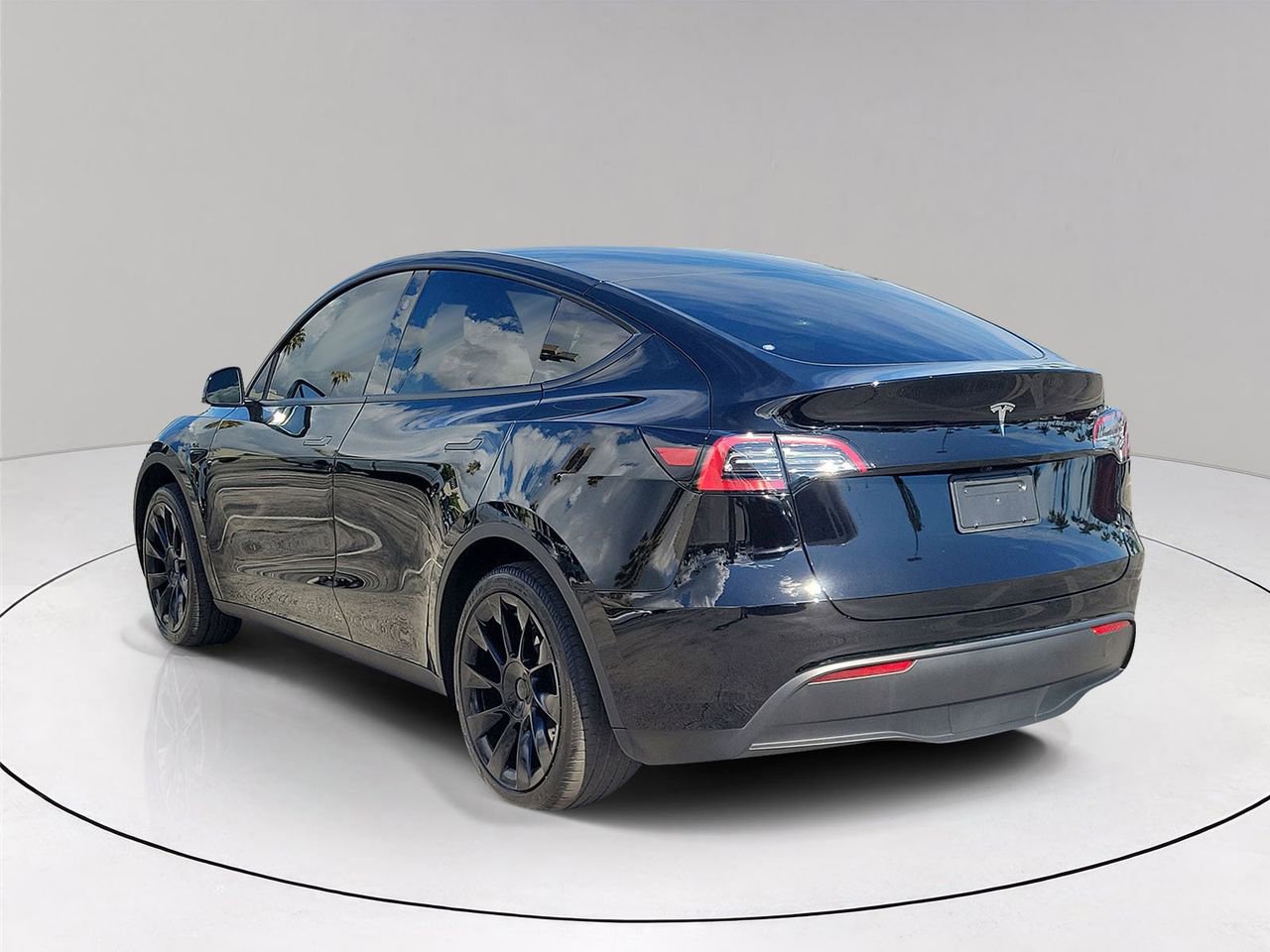 Used 2024 Tesla Model Y Long Range image 4