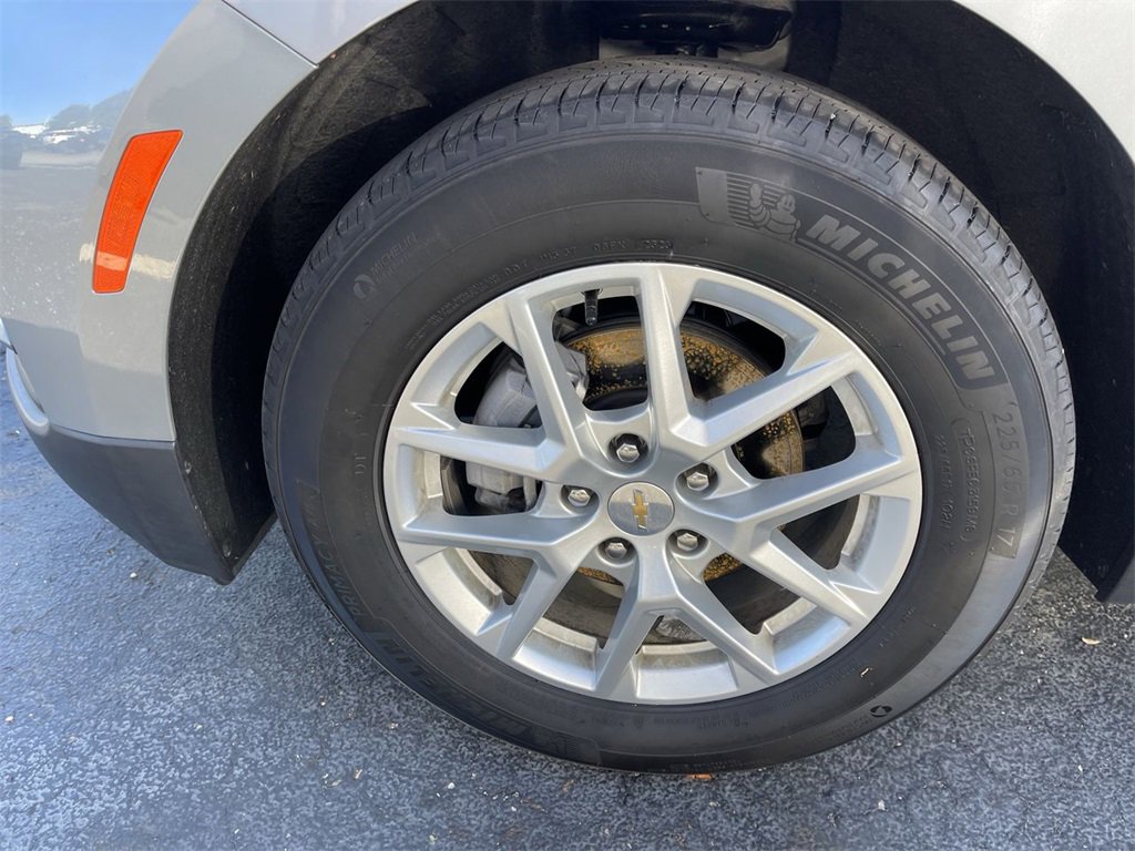 Used 2024 Chevrolet Equinox LS w/ LS Convenience Package image 2