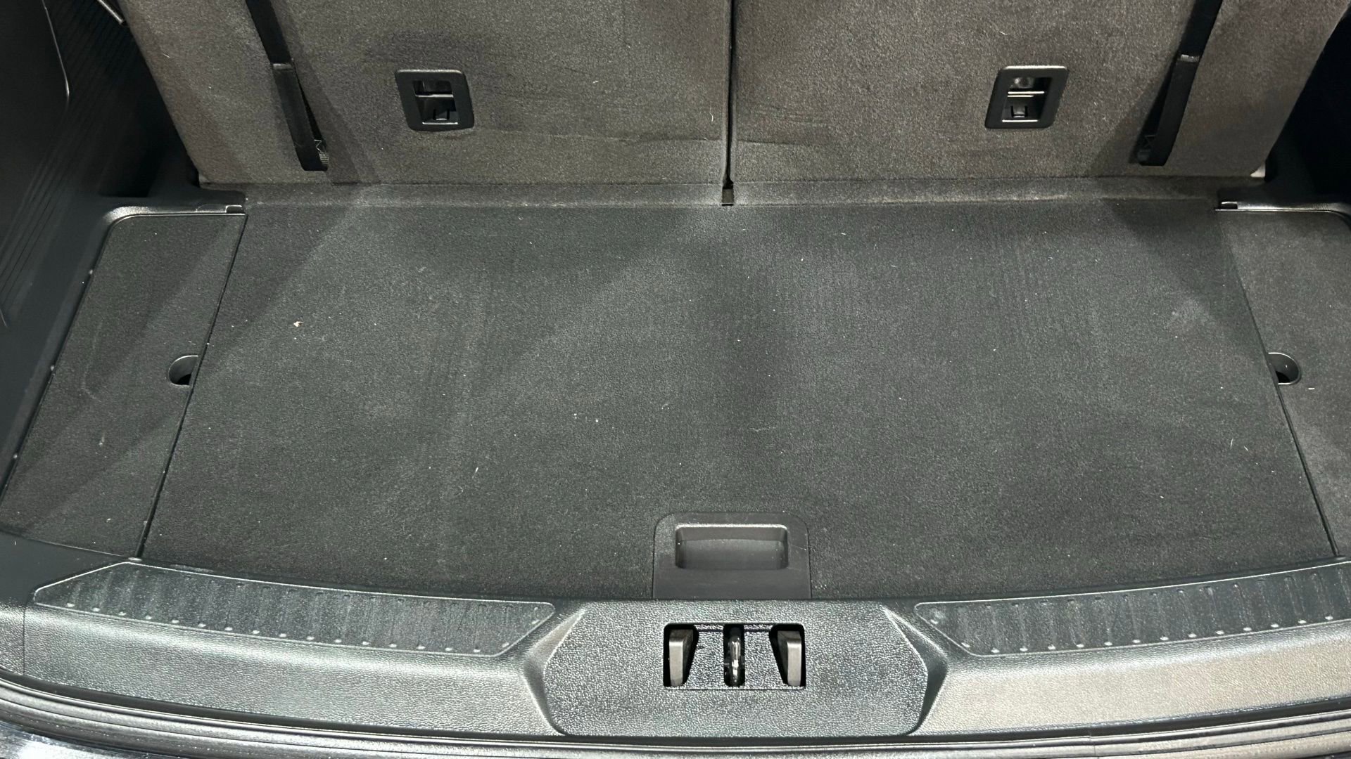 Used 2023 Ford Explorer XLT w/ Equipment Group 202A AWD/4WD image 33