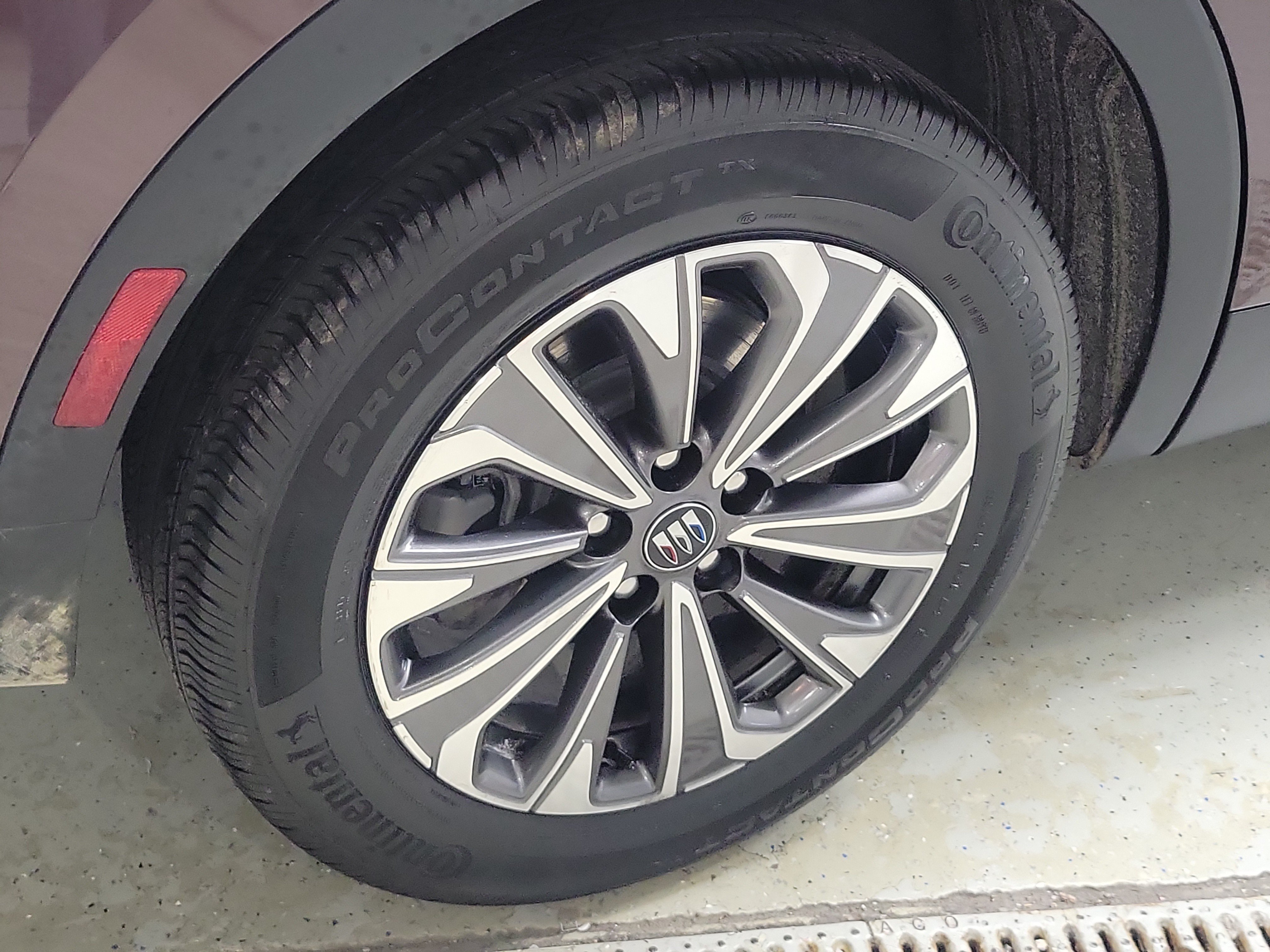 Used 2024 Buick Envision Preferred AWD/4WD image 6