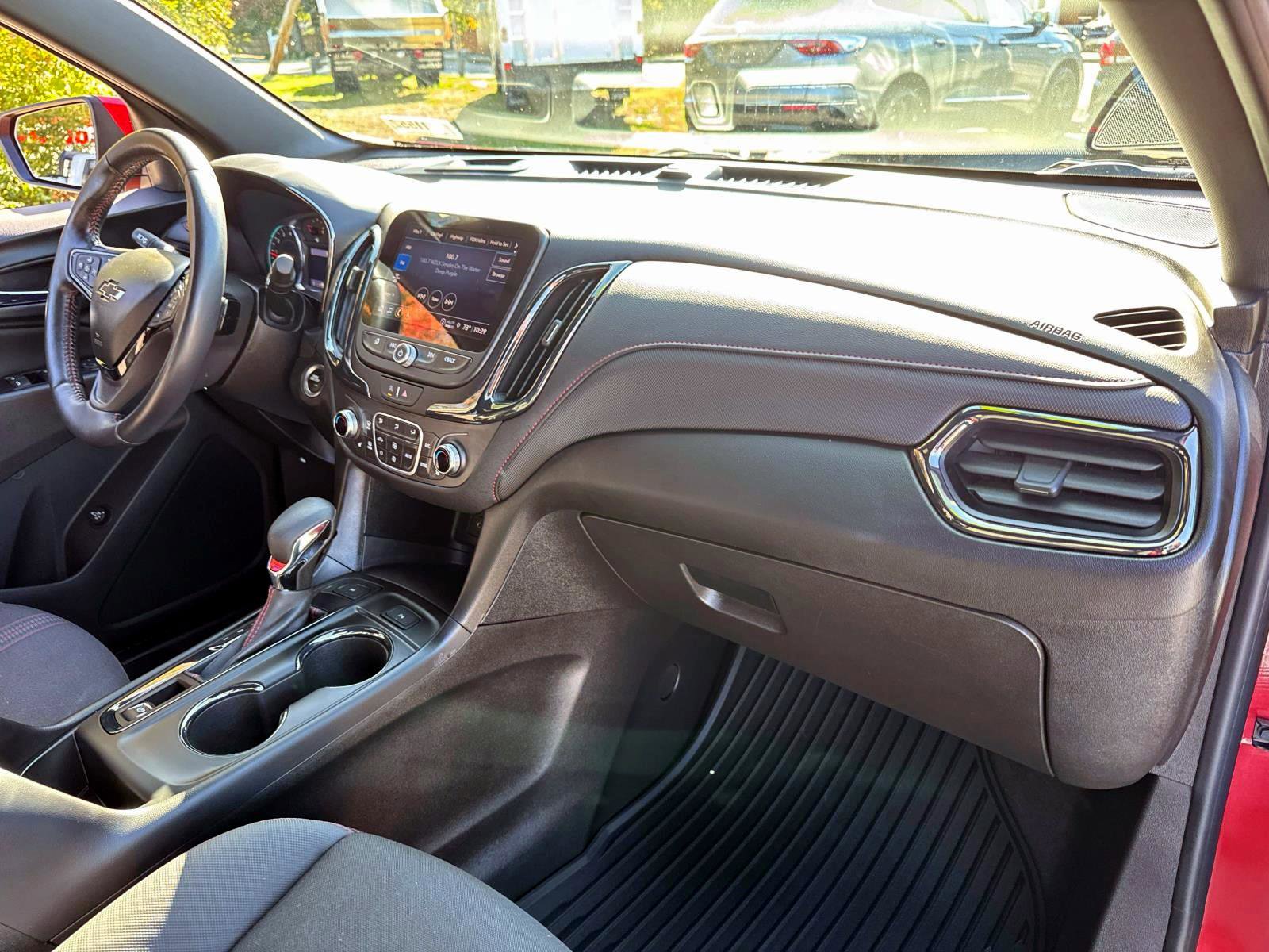 Certified 2022 Chevrolet Equinox RS w/ Infotainment Package image 8