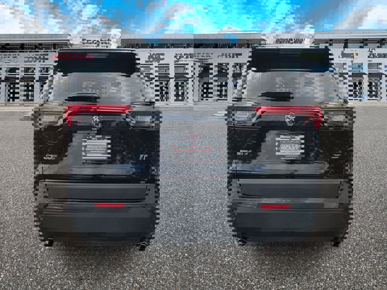 Used 2019 Toyota RAV4 XLE w/ Convenience Package image 7