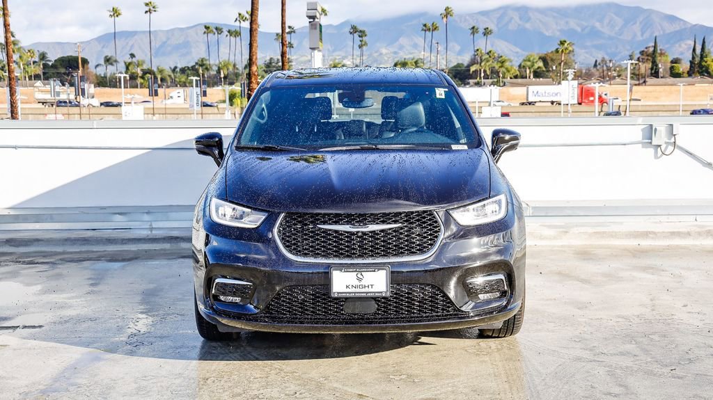 New 2026 Chrysler Pacifica Select image 3