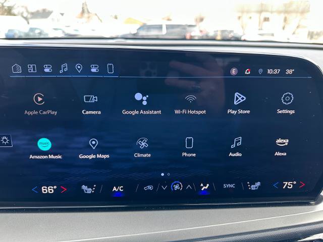 Used 2024 Chevrolet Traverse LT image 32