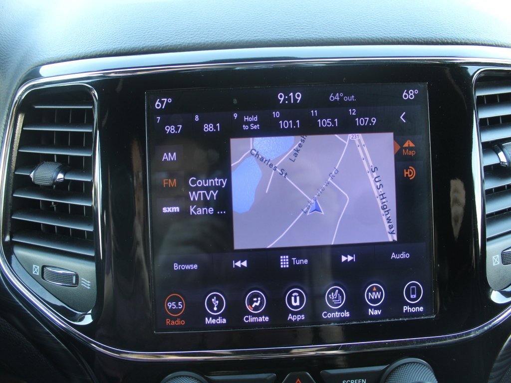 Used 2019 Jeep Grand Cherokee Altitude image 15