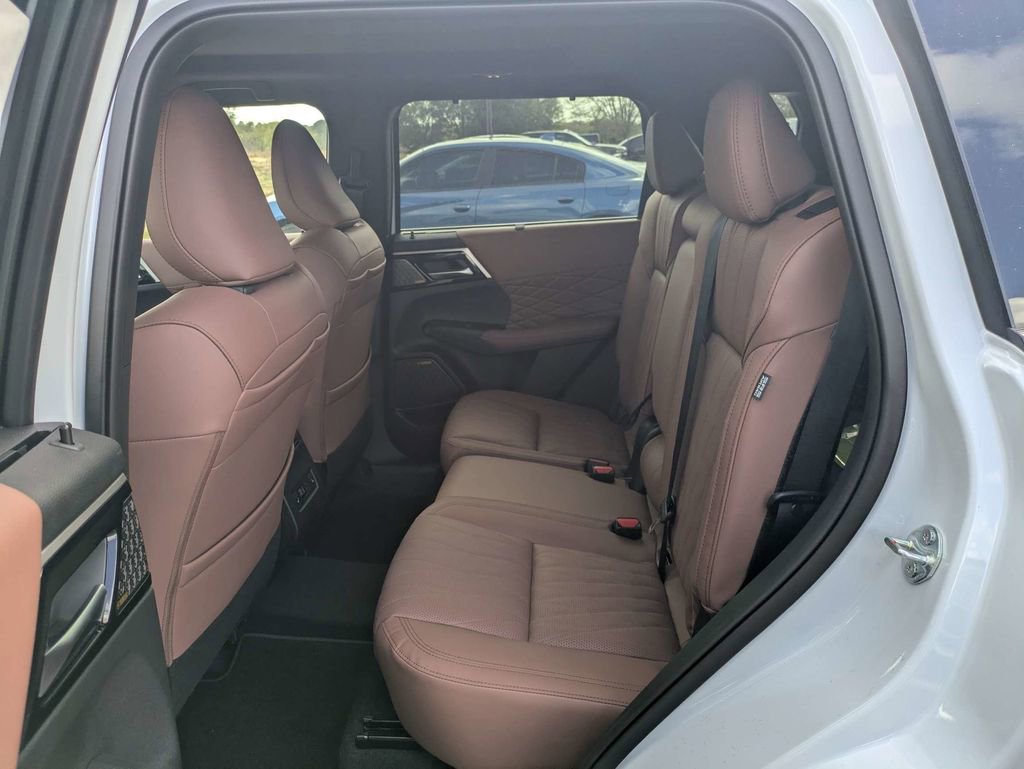 New 2026 Mitsubishi Outlander SEL image 14