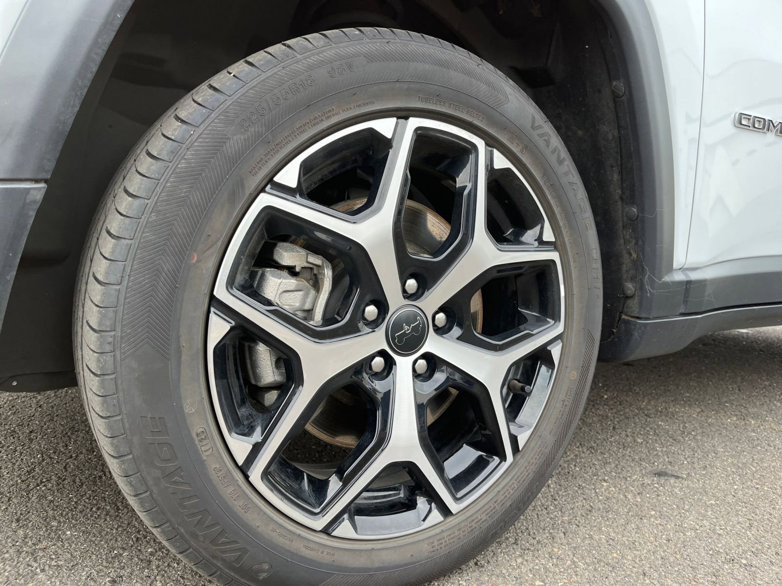 Used 2025 Jeep Compass Limited AWD/4WD image 32