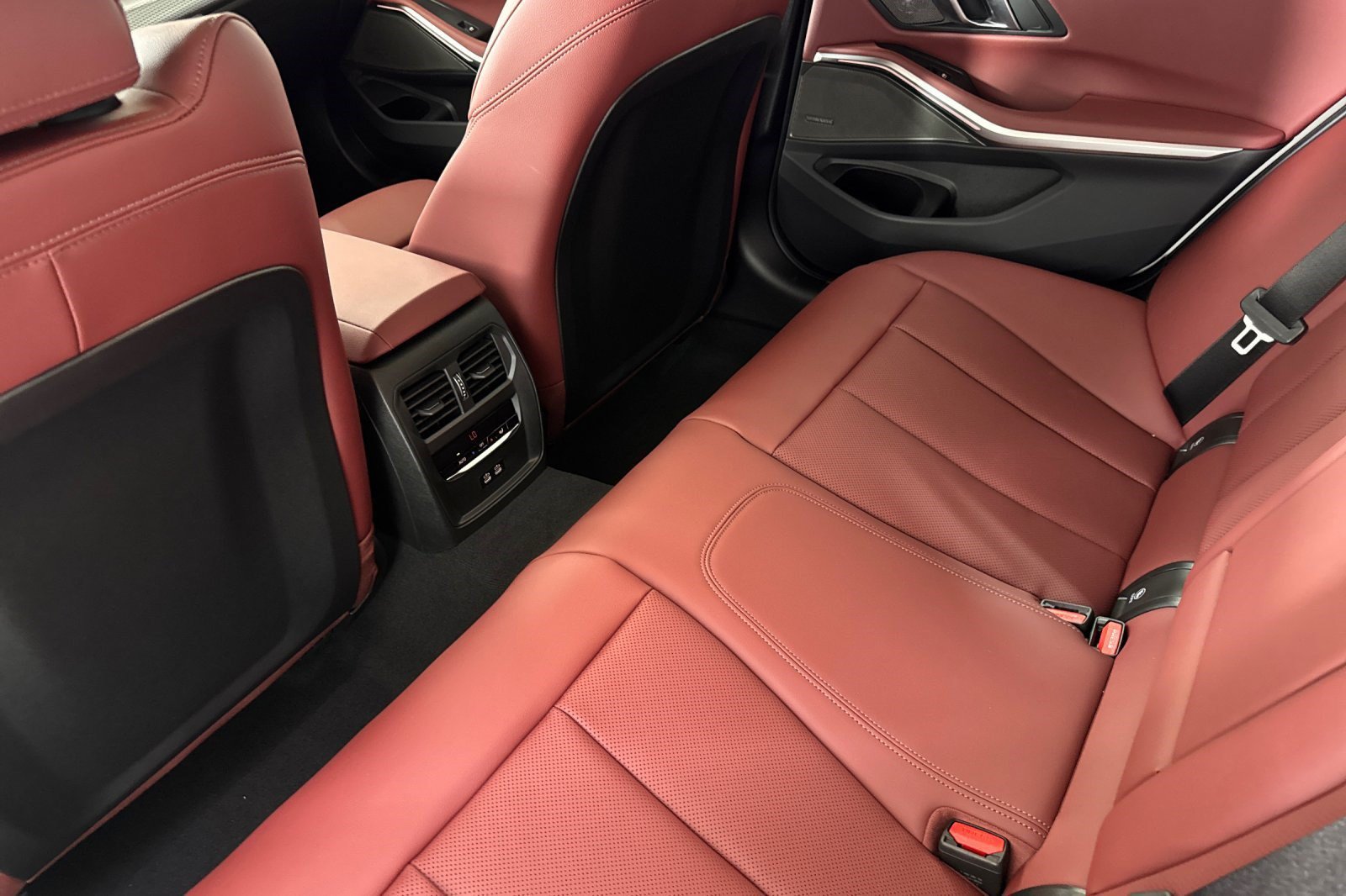 New 2026 BMW 330i Sedan w/ Premium Package RWD image 25