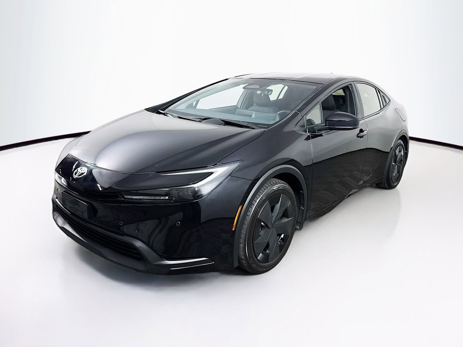 Used 2025 Toyota Prius LE FWD image 3