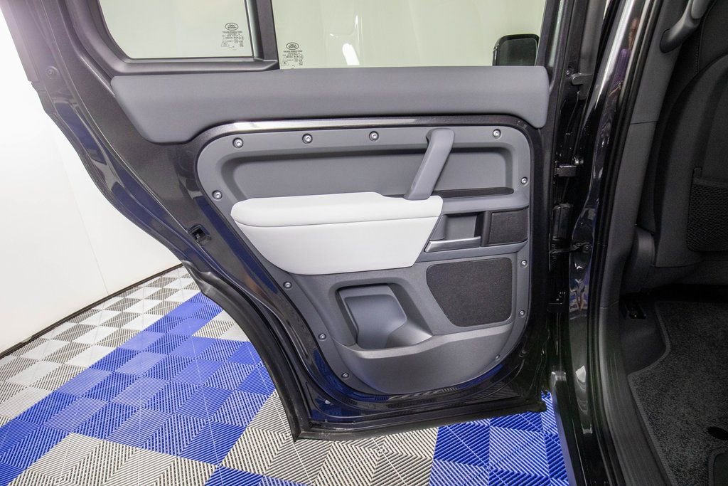 Used 2026 Land Rover Defender 130 S image 15