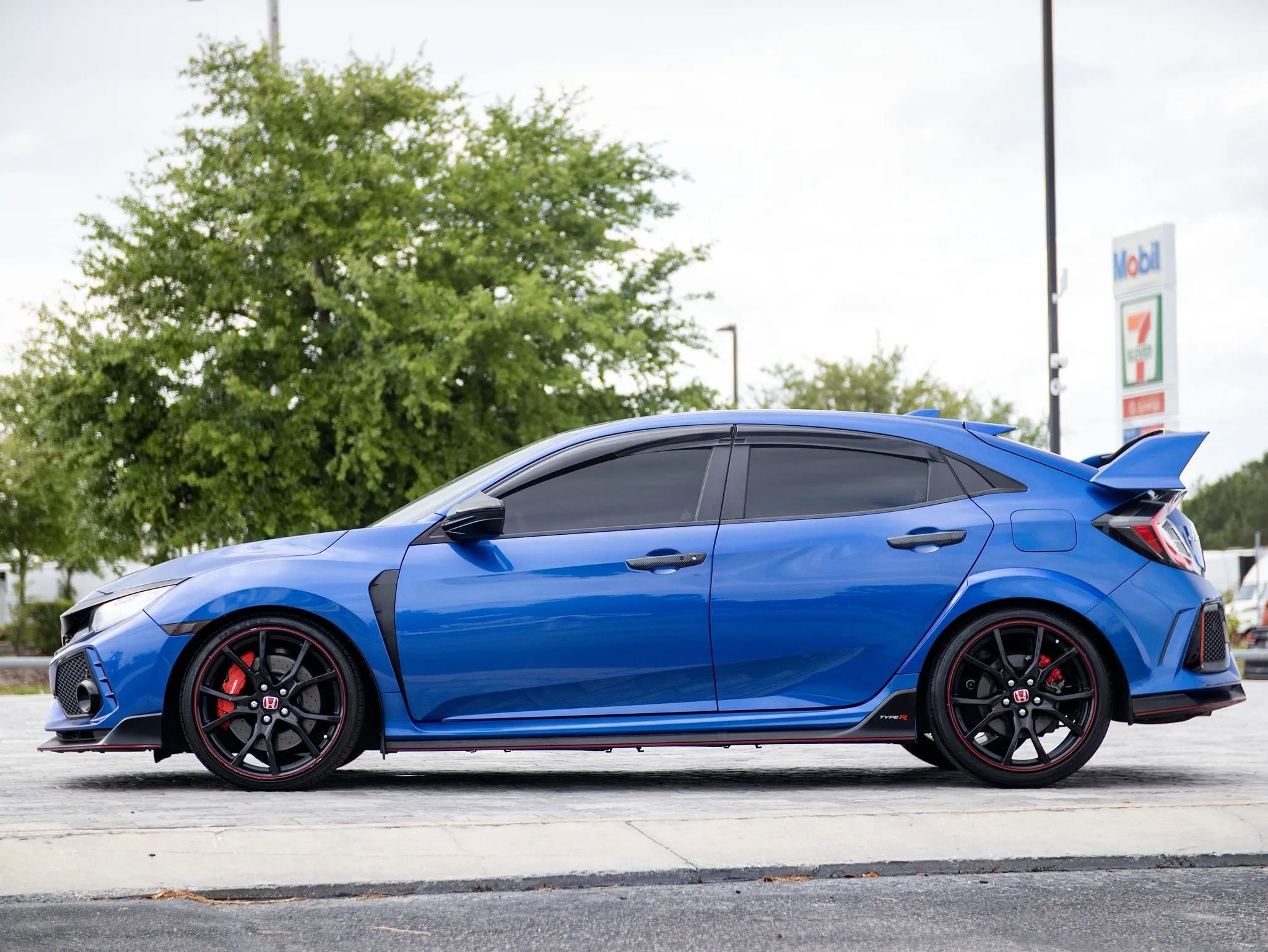 Used 2017 Honda Civic Type R image 9
